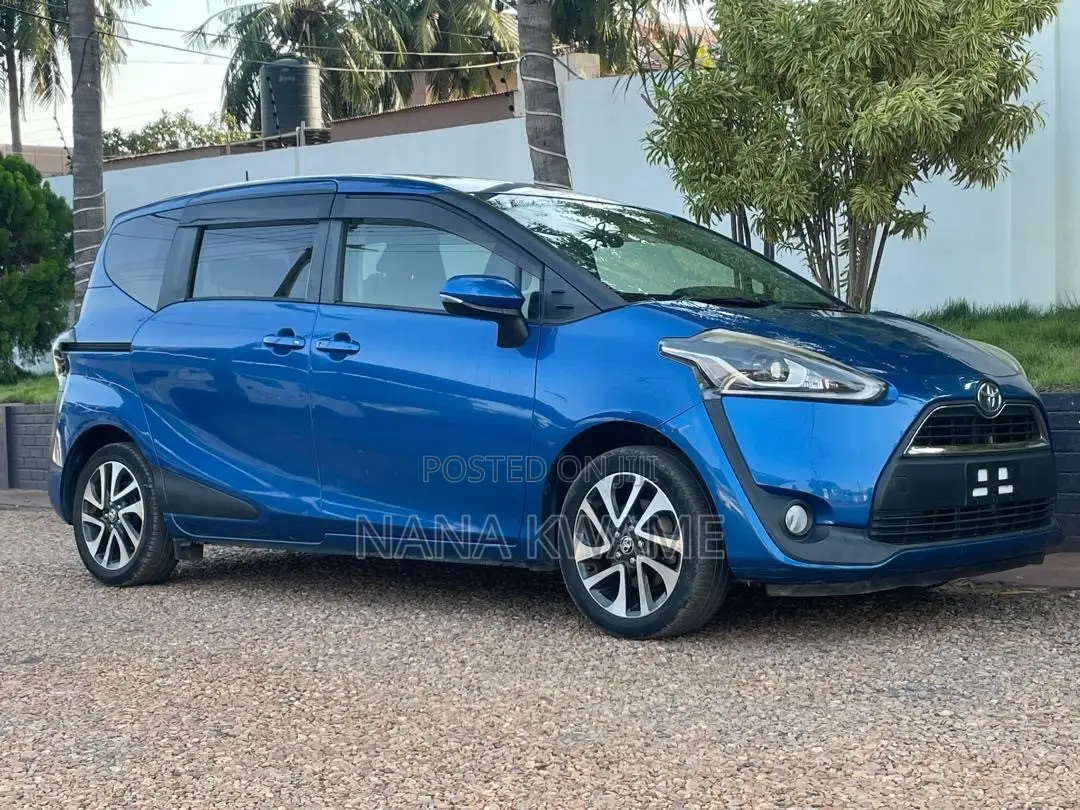Toyota Sienta 1.5 AWD (6-seater) 2015 Blue