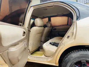 Toyota Corolla 1.6 Sedan 1997 Gold