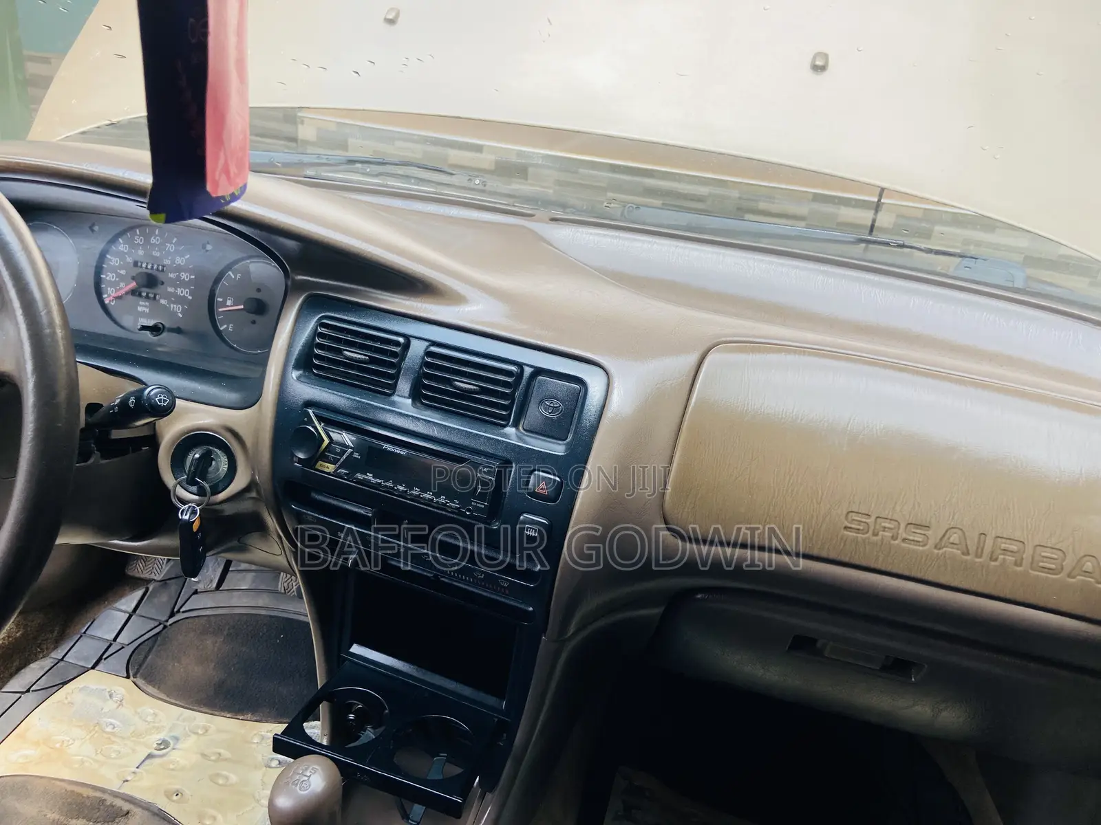 Toyota Corolla 1.6 Sedan 1997 Gold