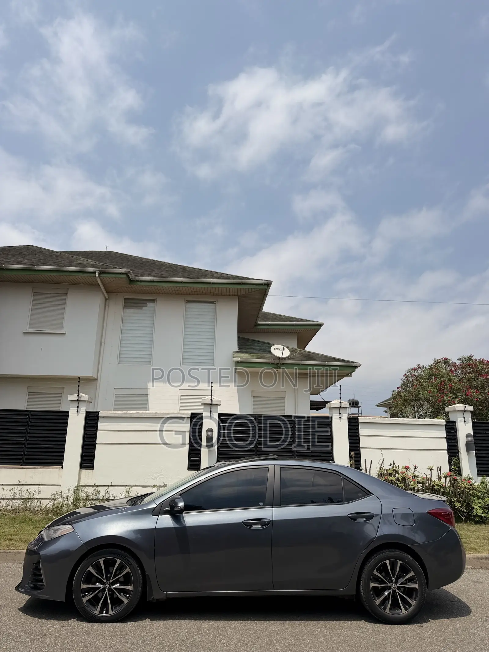 Toyota Corolla SE Special Edition 4dr Sedan (1.8L 4cyl CVT) 2017 Gray