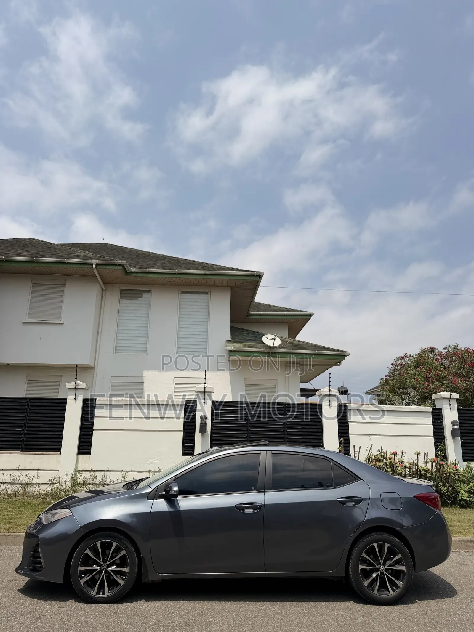 Toyota Corolla SE Special Edition 4dr Sedan (1.8L 4cyl CVT) 2017 Gray