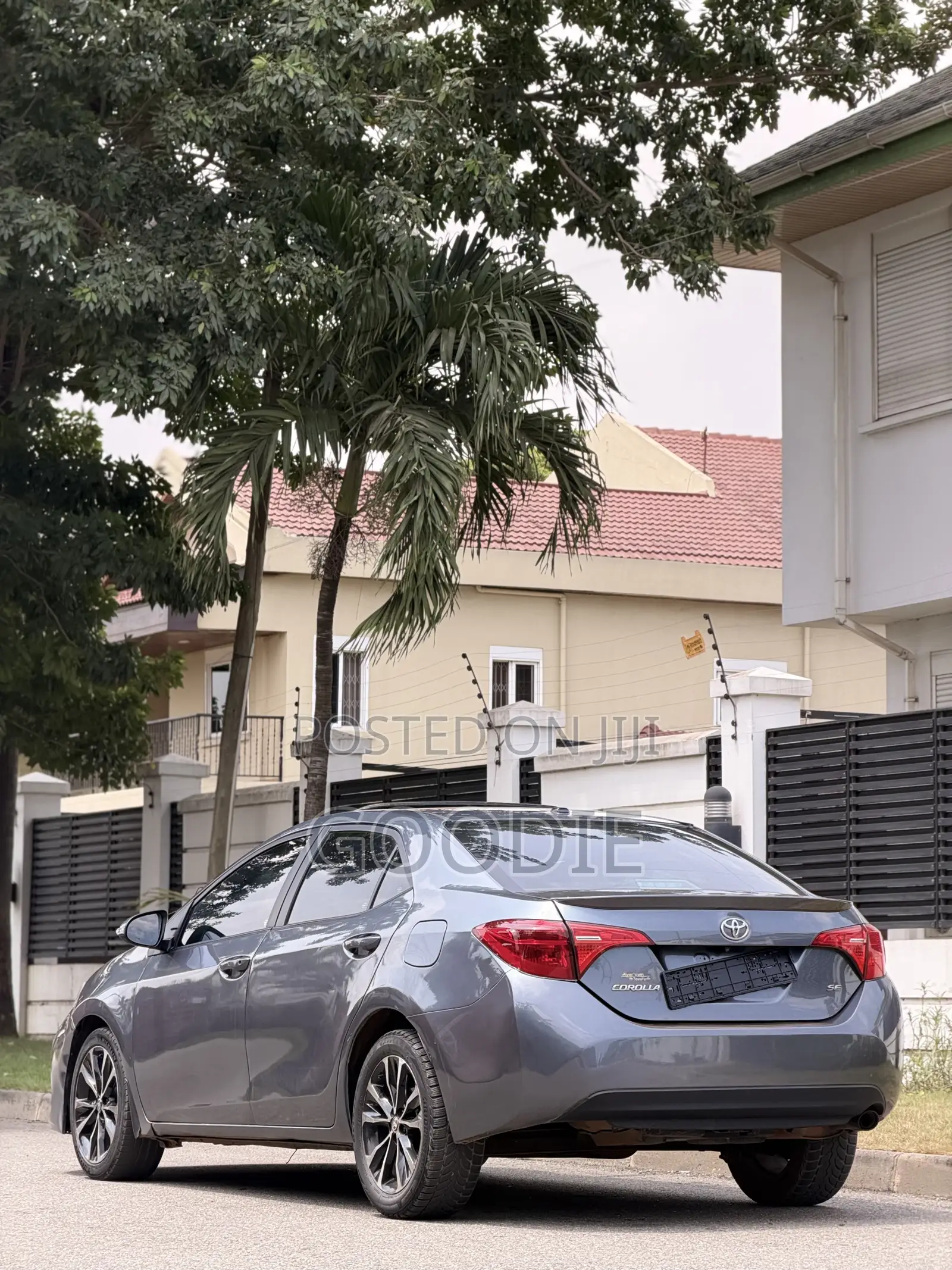 Toyota Corolla SE Special Edition 4dr Sedan (1.8L 4cyl CVT) 2017 Gray