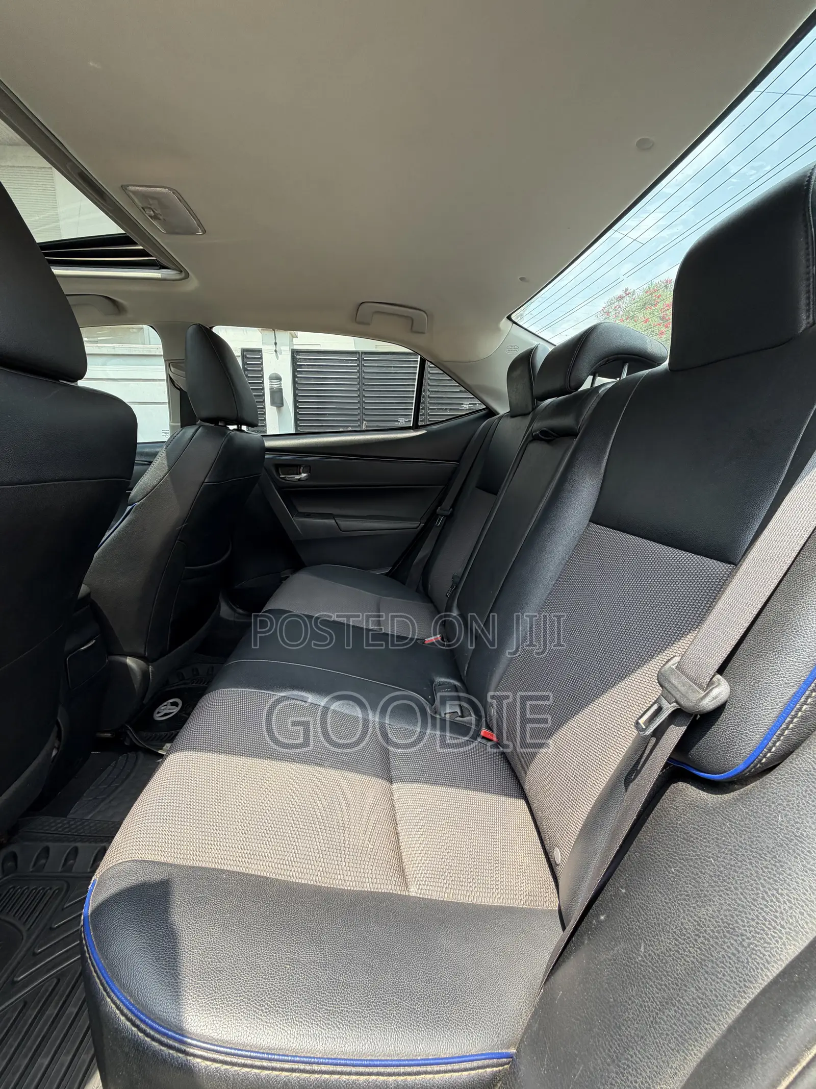 Toyota Corolla SE Special Edition 4dr Sedan (1.8L 4cyl CVT) 2017 Gray