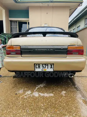 Toyota Corolla 1.6 Sedan 1997 Gold