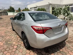 Toyota Corolla LE Eco (1.8L 4cyl 2A) 2019 Silver