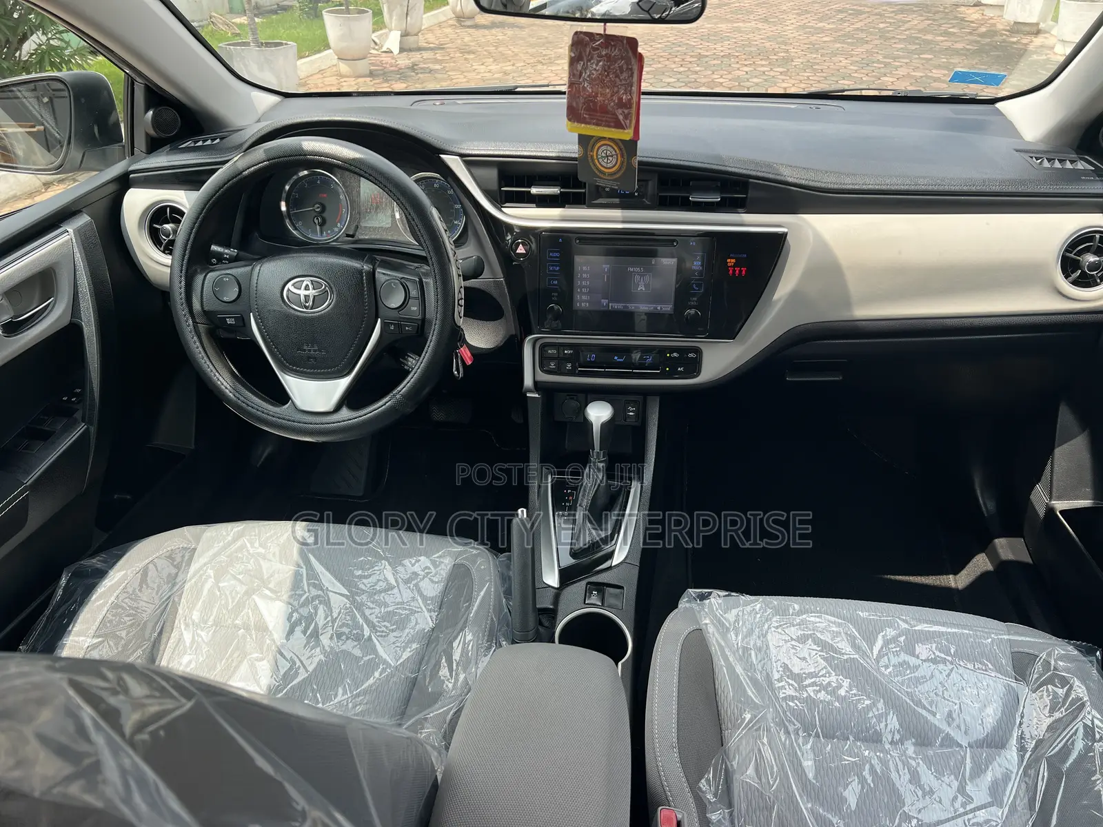 Toyota Corolla LE Eco (1.8L 4cyl 2A) 2019 Silver