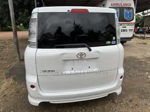Toyota Sienta 2013 White