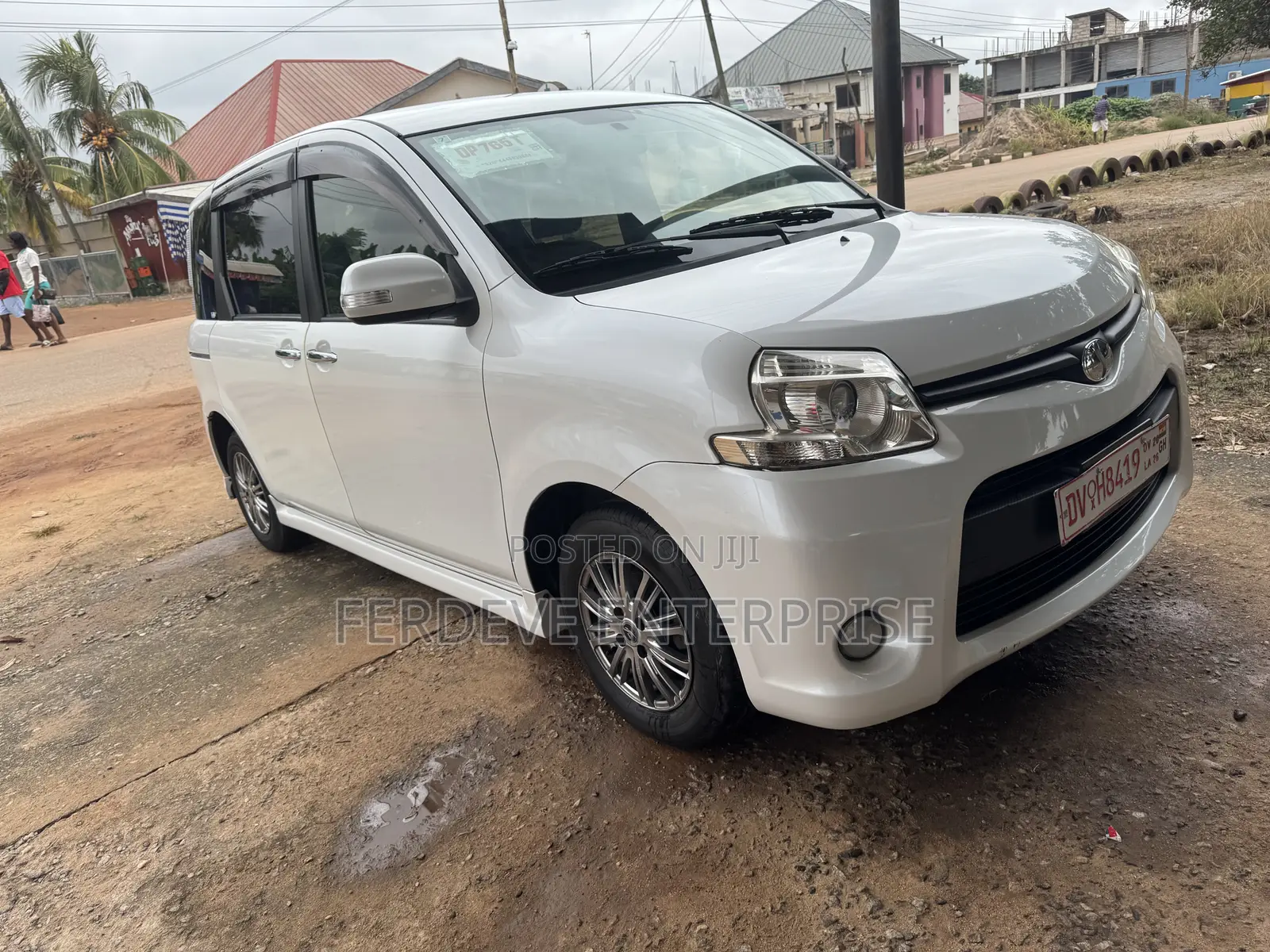 Toyota Sienta 2013 White