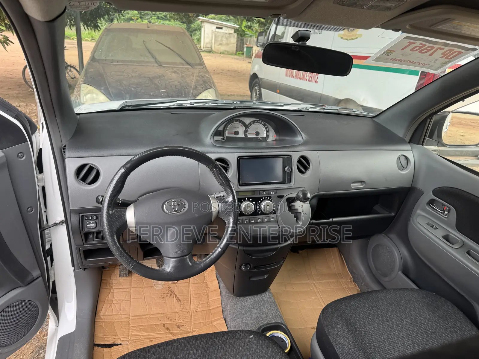 Toyota Sienta 2013 White