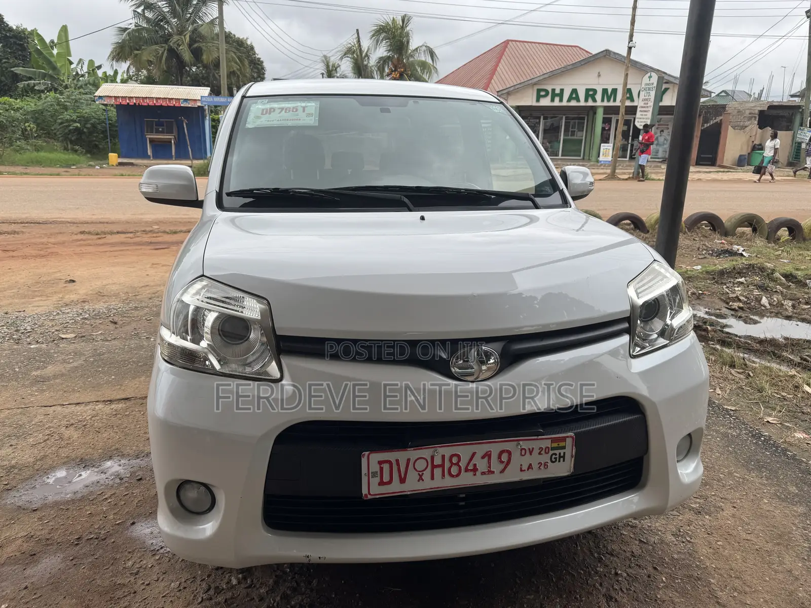 Toyota Sienta 2013 White