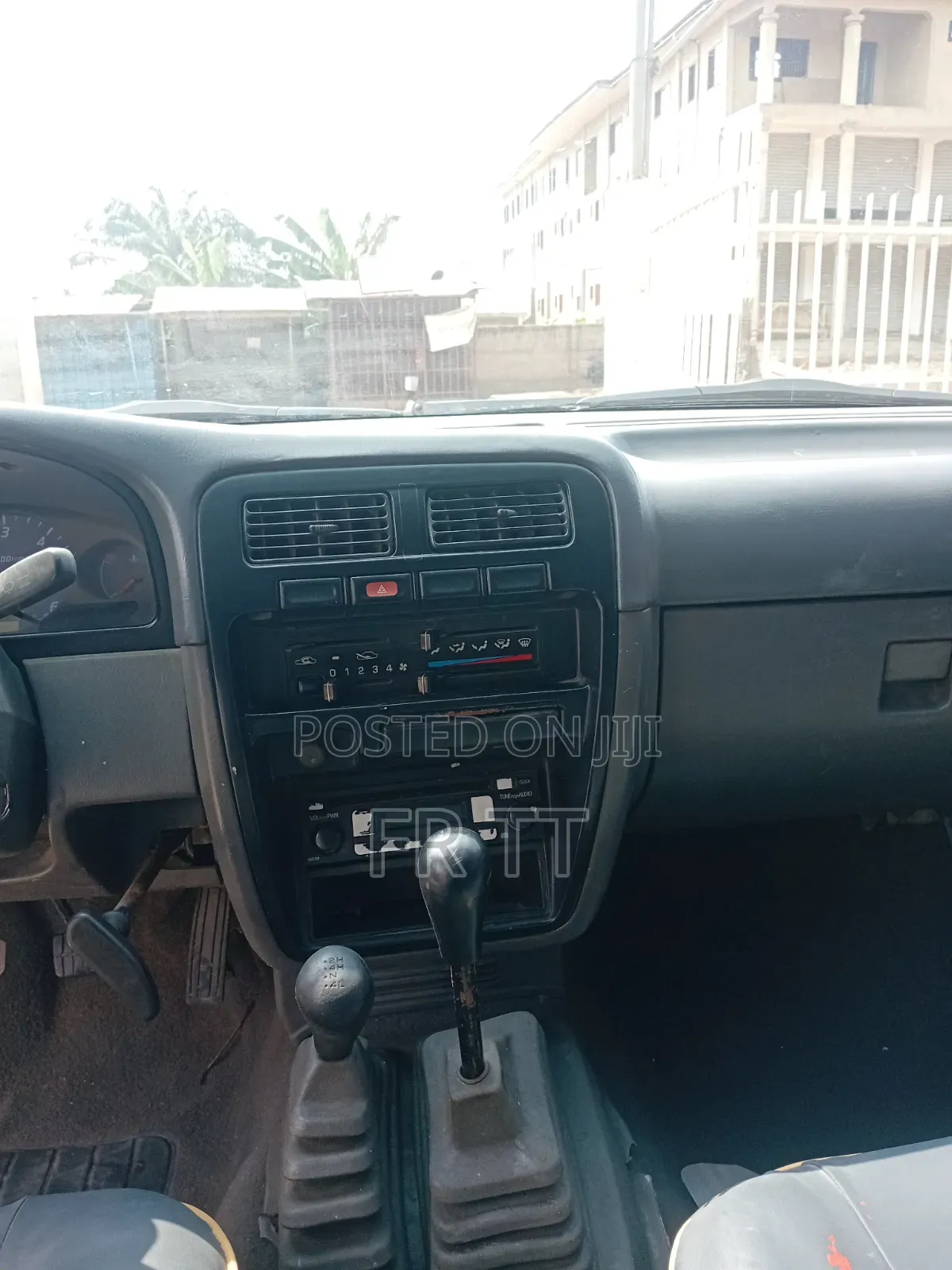 Nissan Hardbody 2010 White