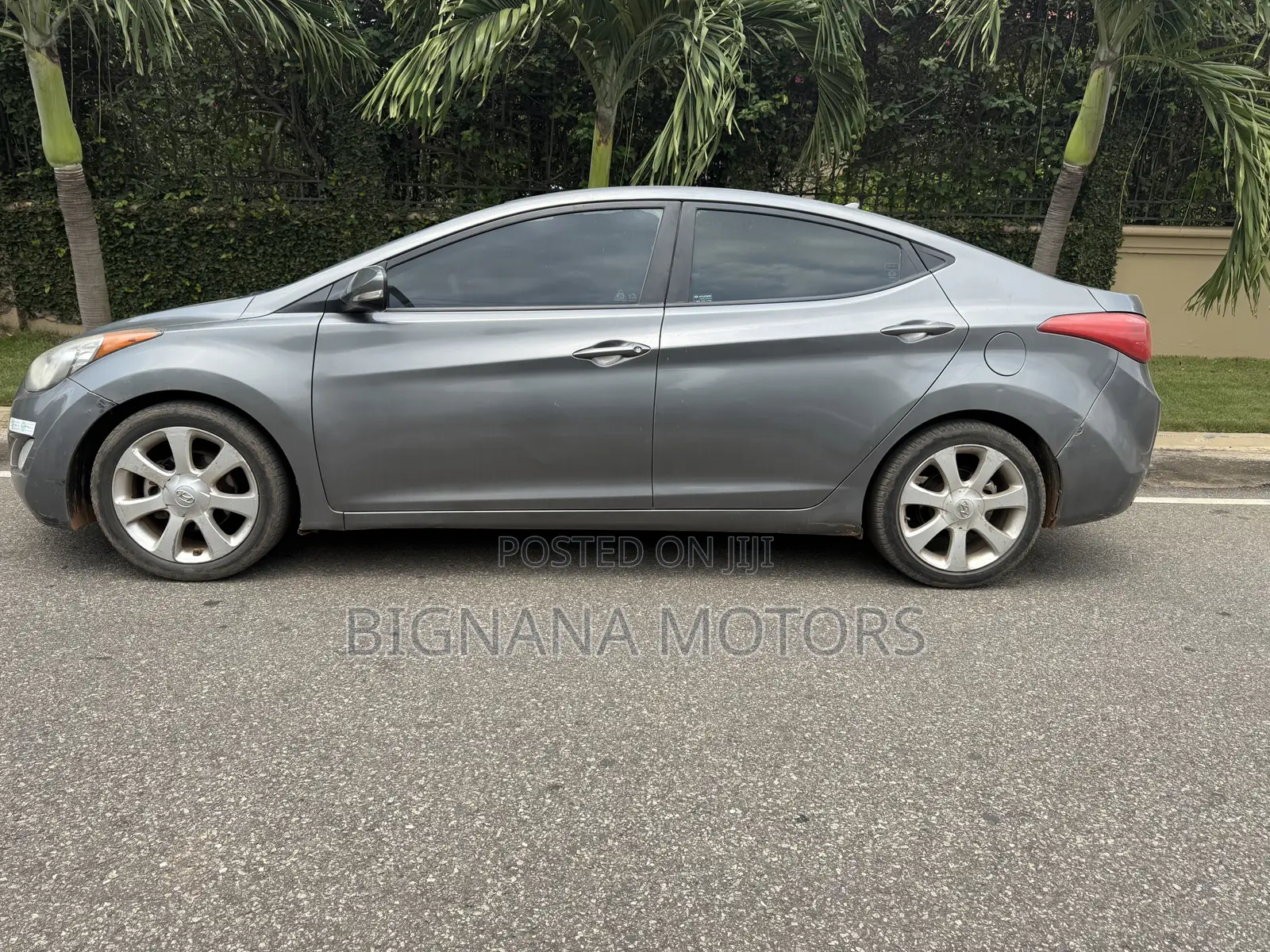 Hyundai Elantra Limited Sedan FWD (1.8L 4cyl 6A) 2013 Gray