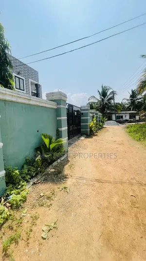 Furnished 6bdrm Duplex in Ablekuma Afuaman, Pentecost for sale