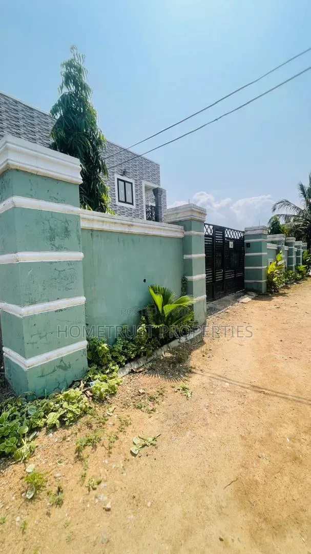 Furnished 6bdrm Duplex in Ablekuma Afuaman, Pentecost for sale