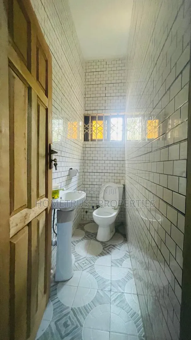 Furnished 6bdrm Duplex in Ablekuma Afuaman, Pentecost for sale