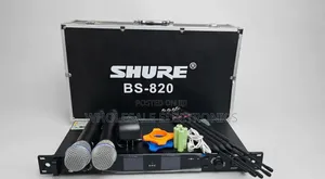 Shure BS-820 Wireless Microphone System With a Flight Case