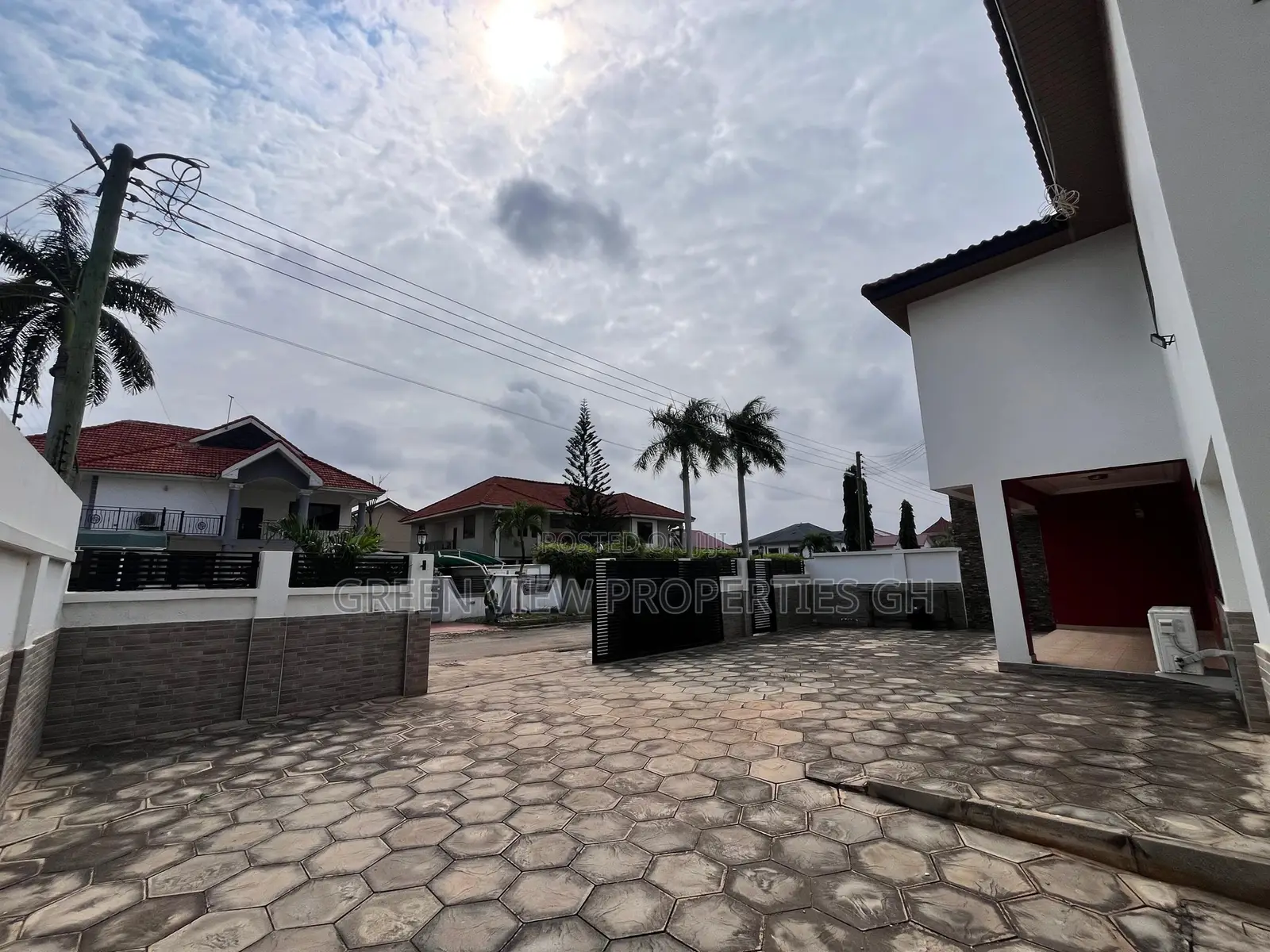 4bdrm Duplex in East Legon for rent