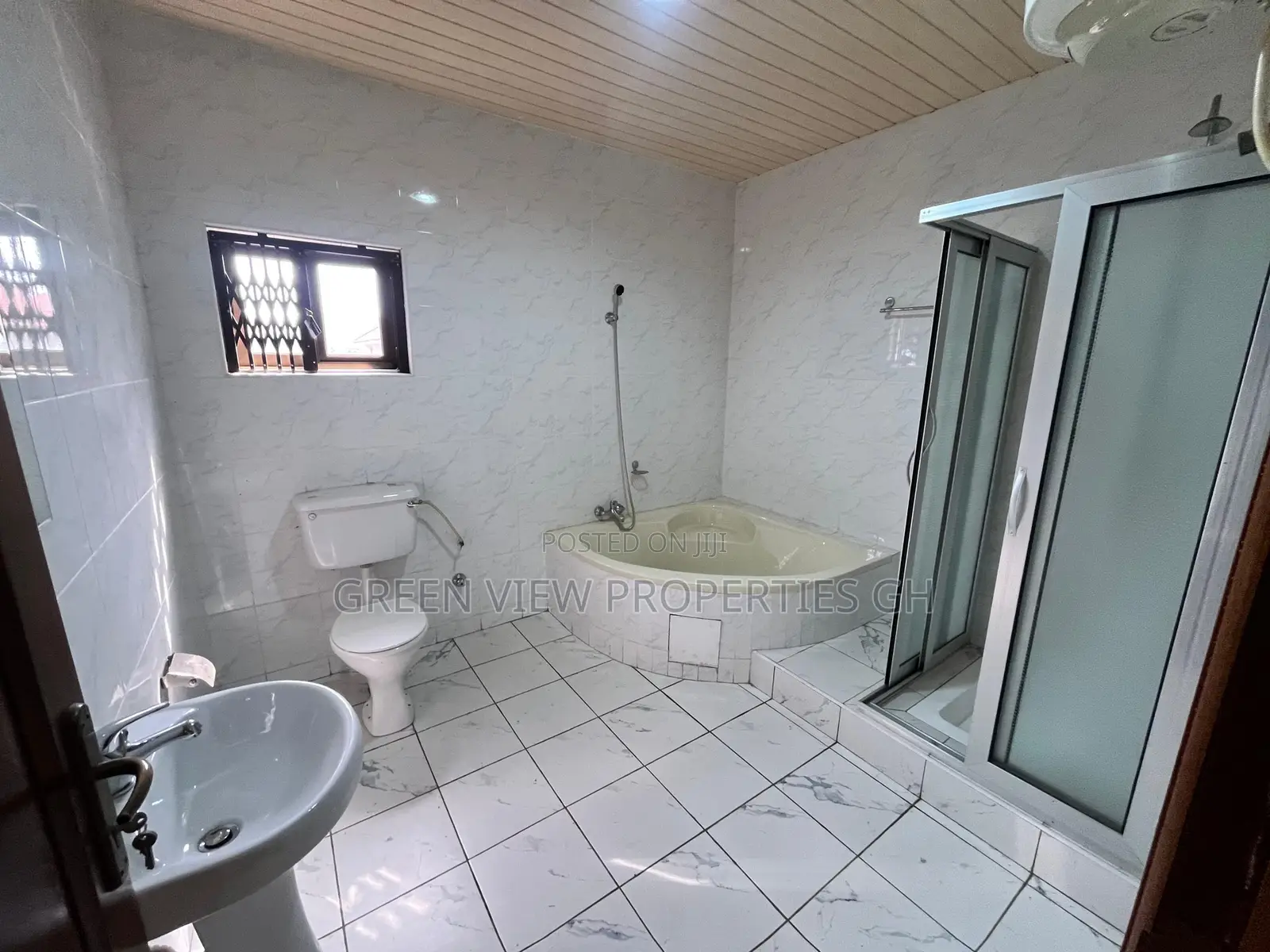 4bdrm Duplex in East Legon for rent