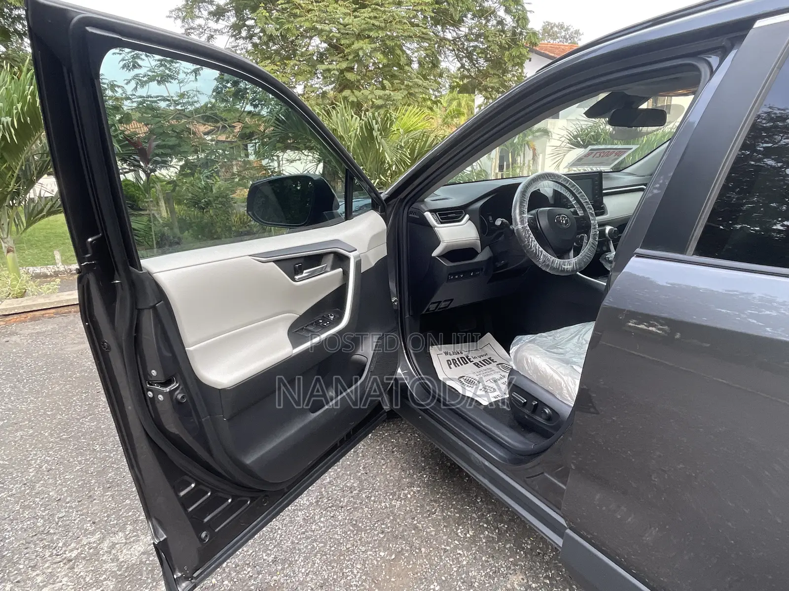 Toyota RAV4 XLE 2021 Gray