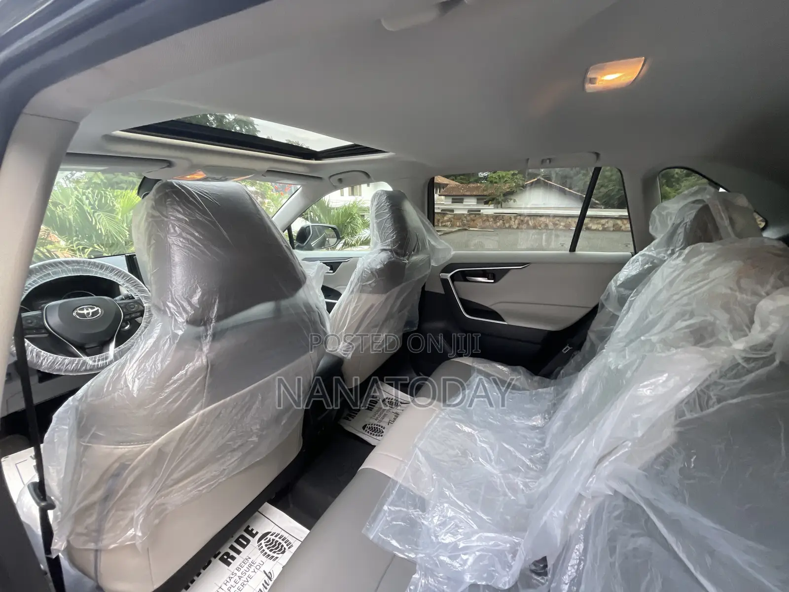 Toyota RAV4 XLE 2021 Gray