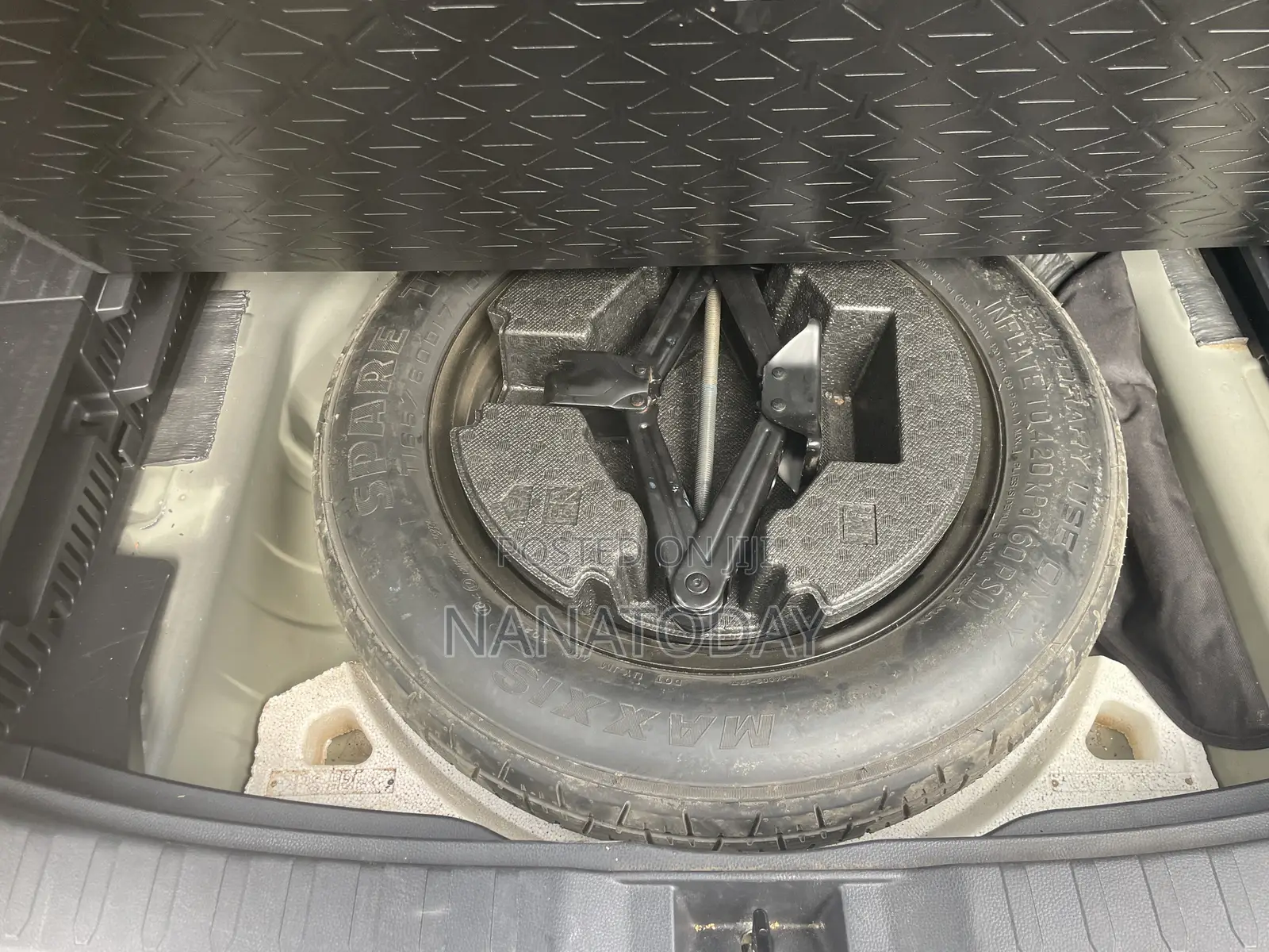 Toyota RAV4 XLE 2021 Gray