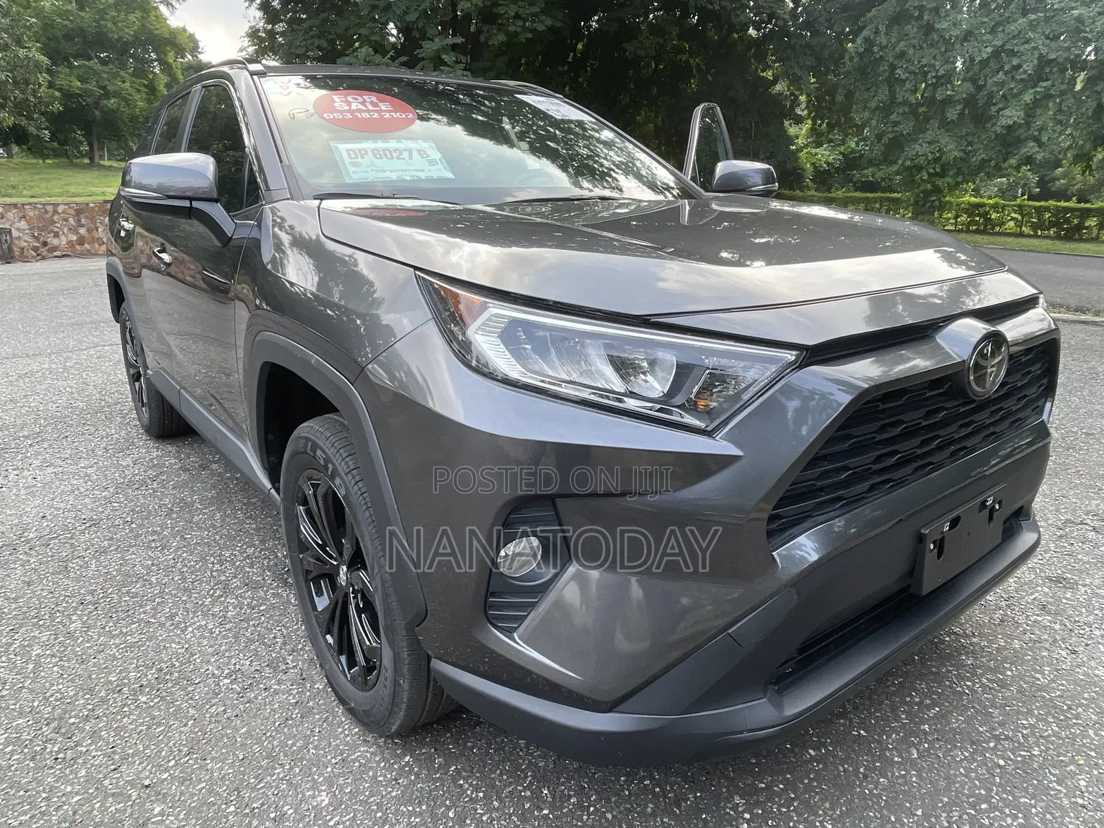 Toyota RAV4 XLE 2021 Gray