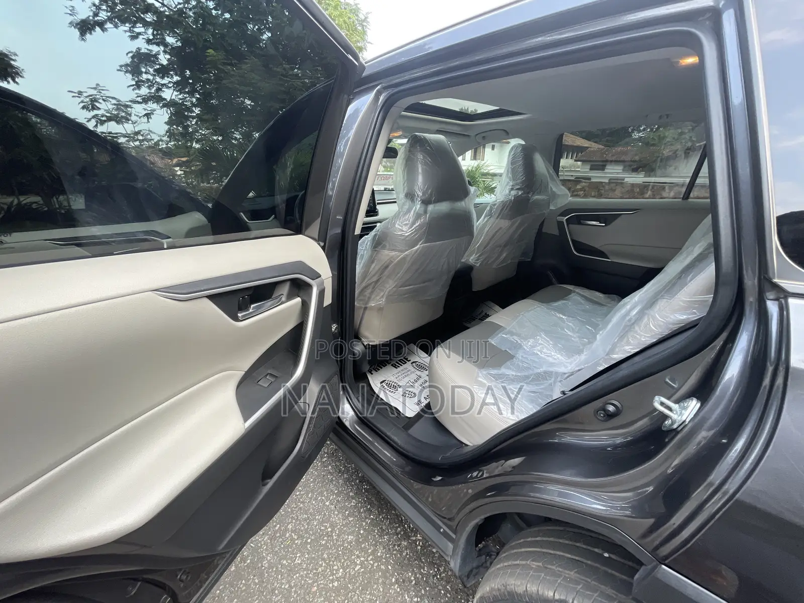 Toyota RAV4 XLE 2021 Gray