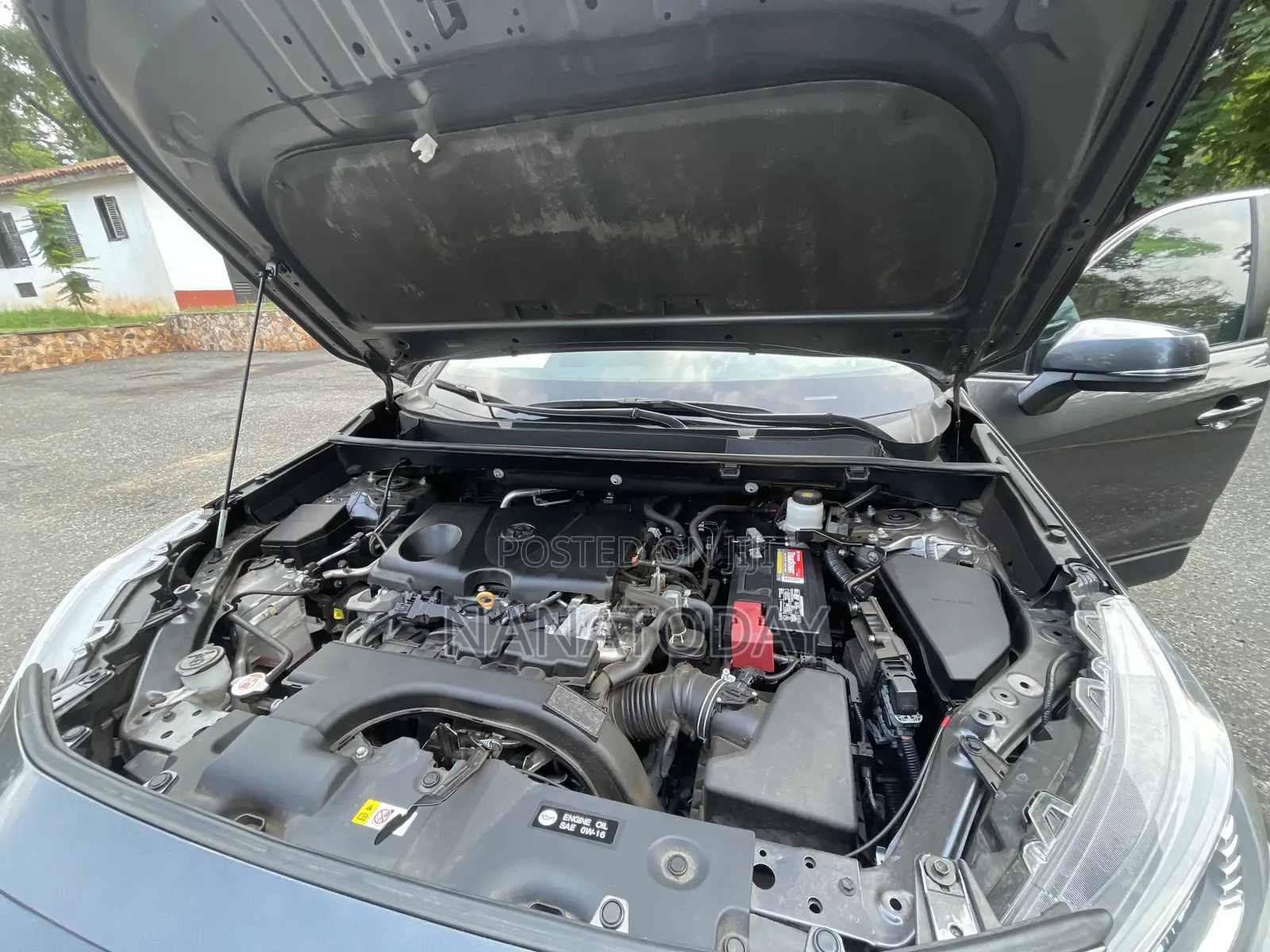 Toyota RAV4 XLE 2021 Gray