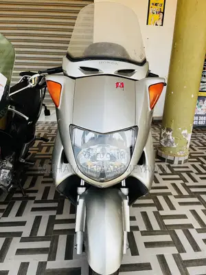 Honda 2002 Silver