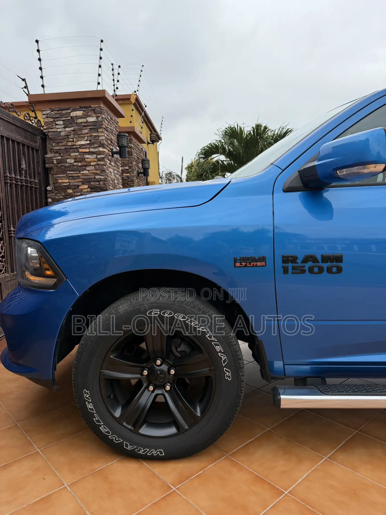 Dodge RAM 1500 5.7 Petrol RWD 2018 Blue