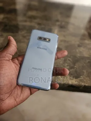 Samsung Galaxy S10e 128 GB Blue