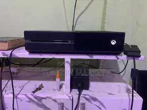 Xbox One 2 Controllers 12 Games