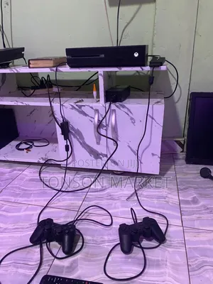 Xbox One 2 Controllers 12 Games