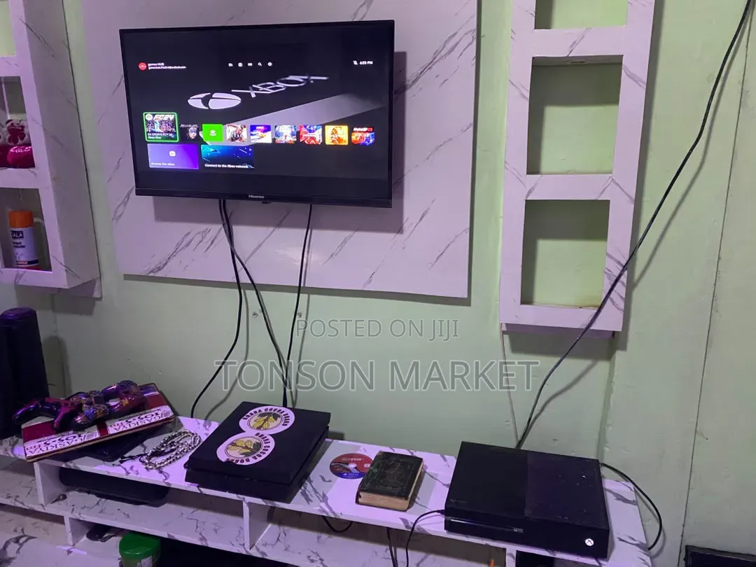 Xbox One 2 Controllers 12 Games