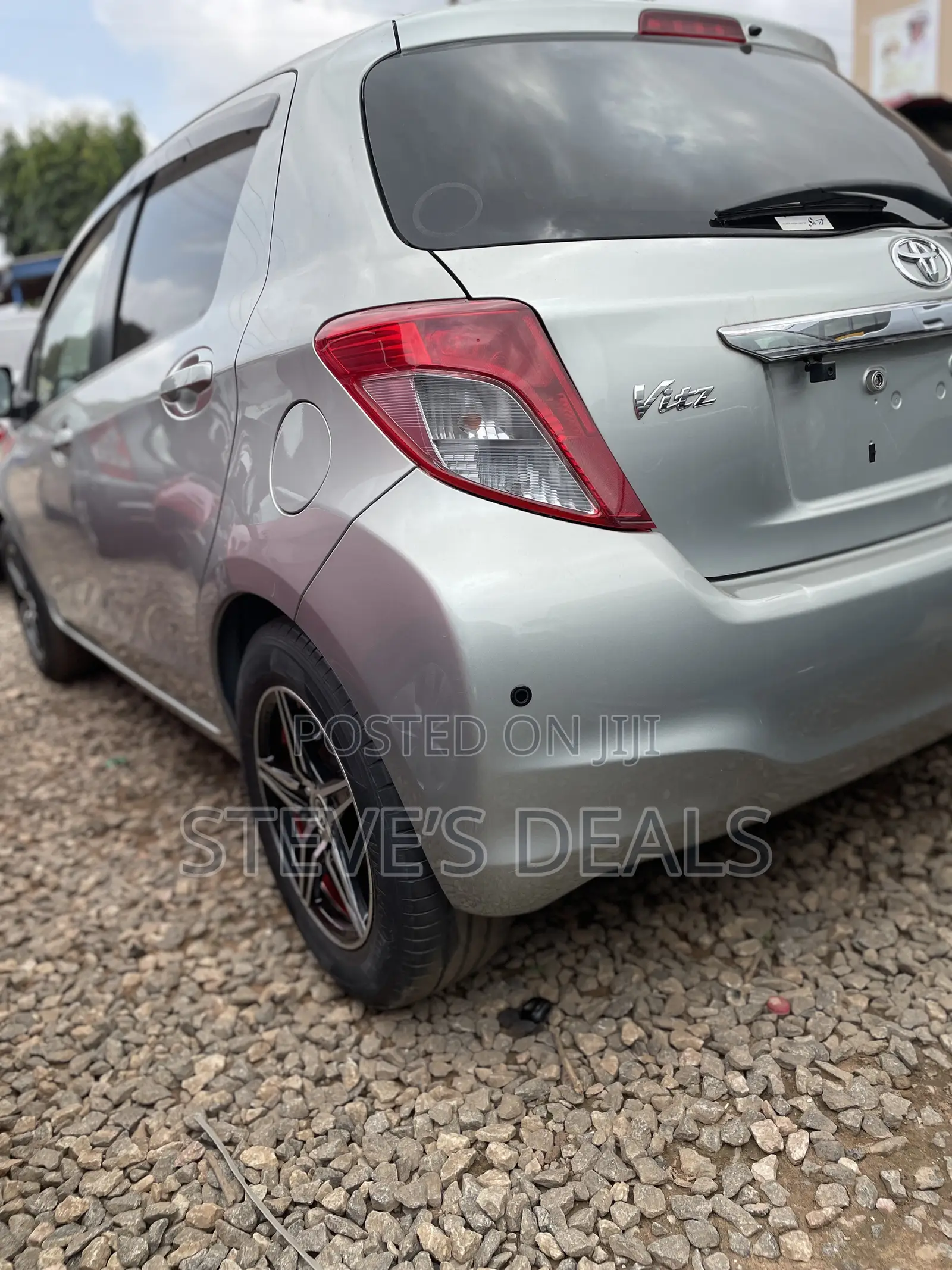 Toyota Vitz 1.3 AWD 5dr 2014 Silver