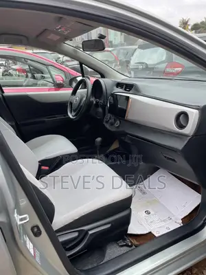 Toyota Vitz 1.3 AWD 5dr 2014 Silver