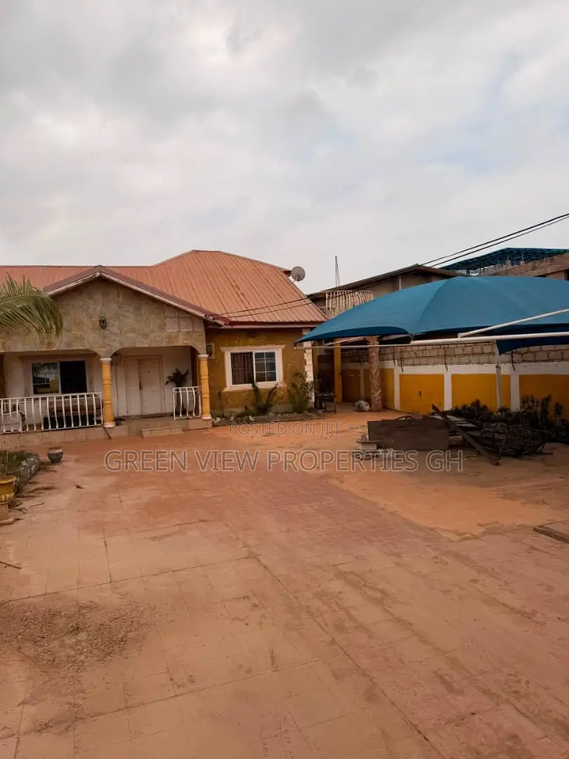 4bdrm House in West Hills Mall Area for sale