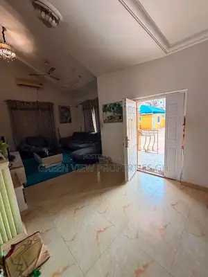 4bdrm House in West Hills Mall Area for sale