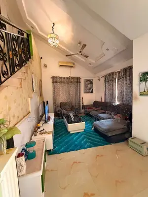 4bdrm House in West Hills Mall Area for sale