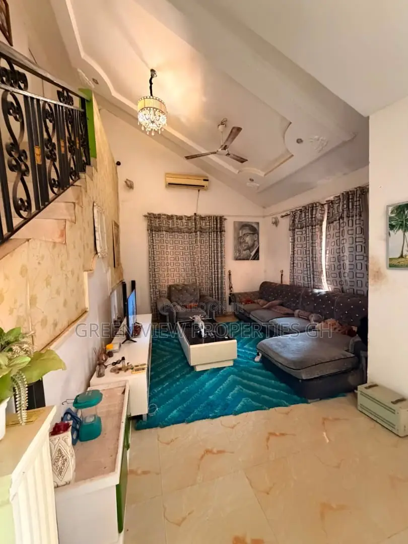 4bdrm House in West Hills Mall Area for sale