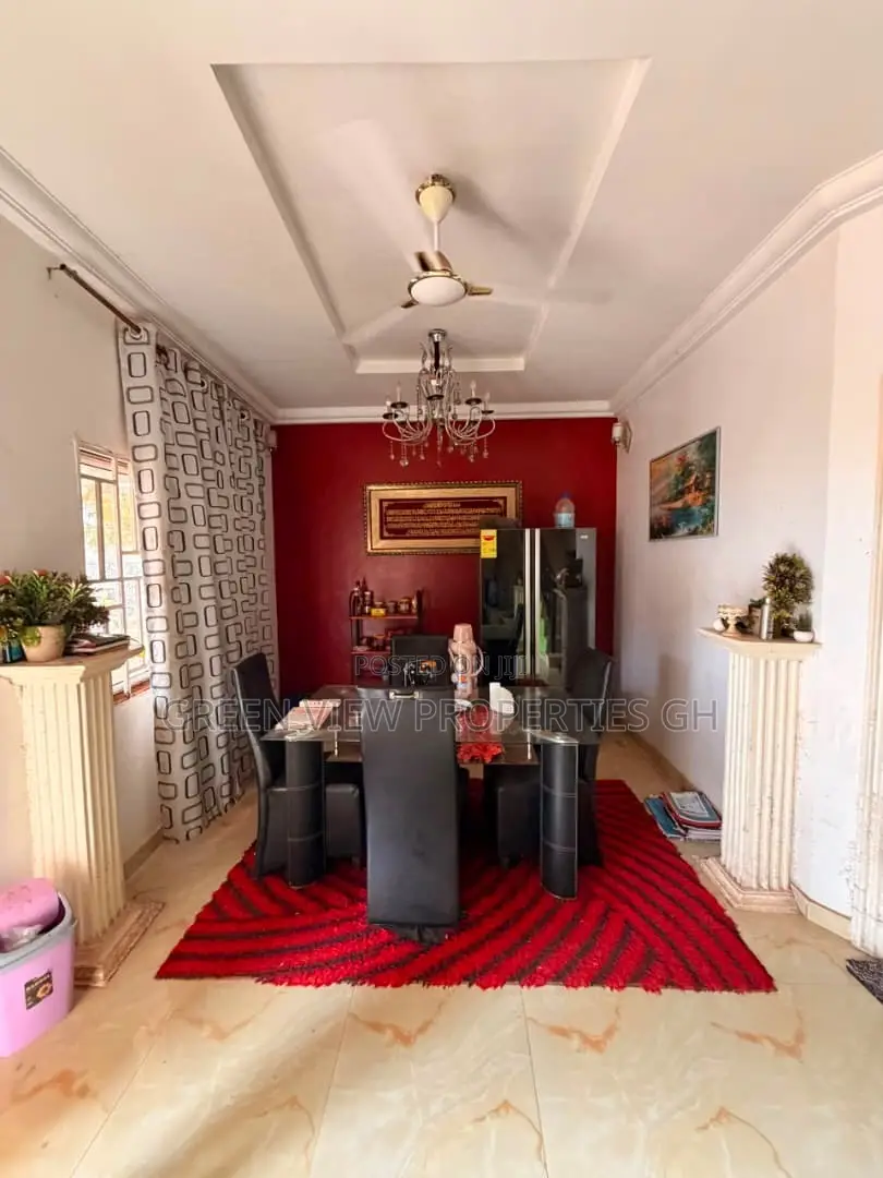 4bdrm House in West Hills Mall Area for sale