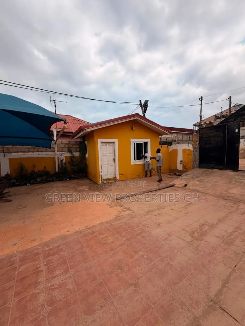 4bdrm House in West Hills Mall Area for sale