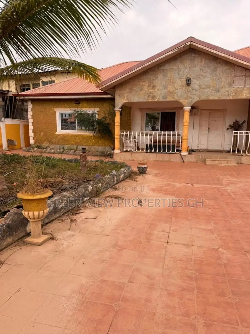 4bdrm House in West Hills Mall Area for sale