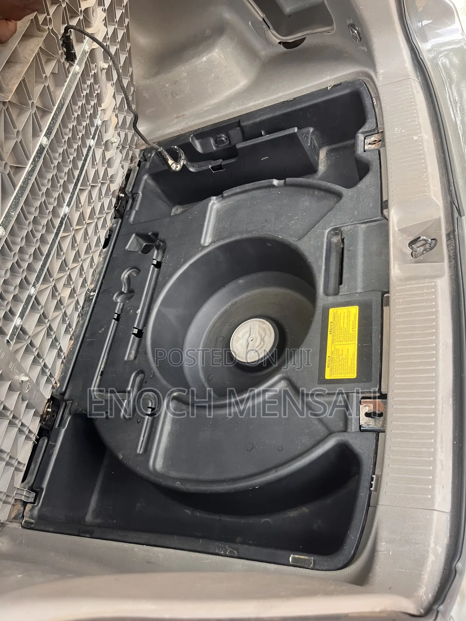 Toyota Matrix Hatchback FWD (1.8L 4cyl 5M) 2008 Gray