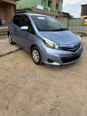 Toyota Vitz 1.3 AWD 3dr 2013 Blue