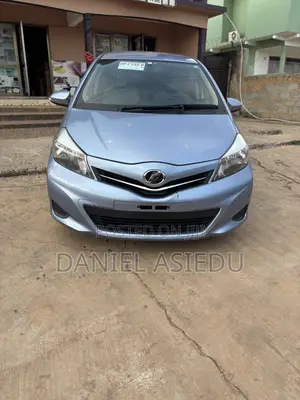 Toyota Vitz 1.3 AWD 3dr 2013 Blue