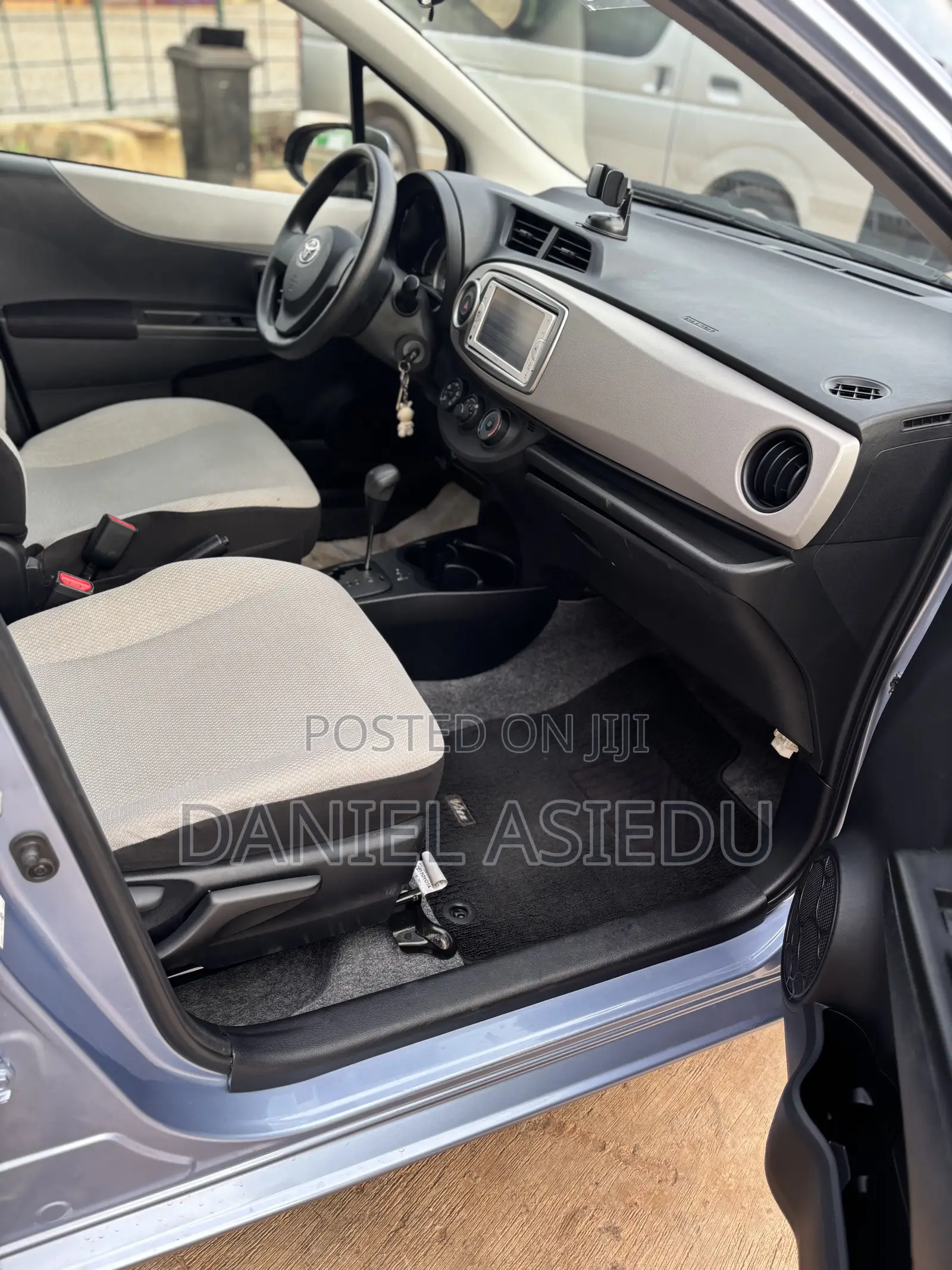 Toyota Vitz 1.3 AWD 3dr 2013 Blue