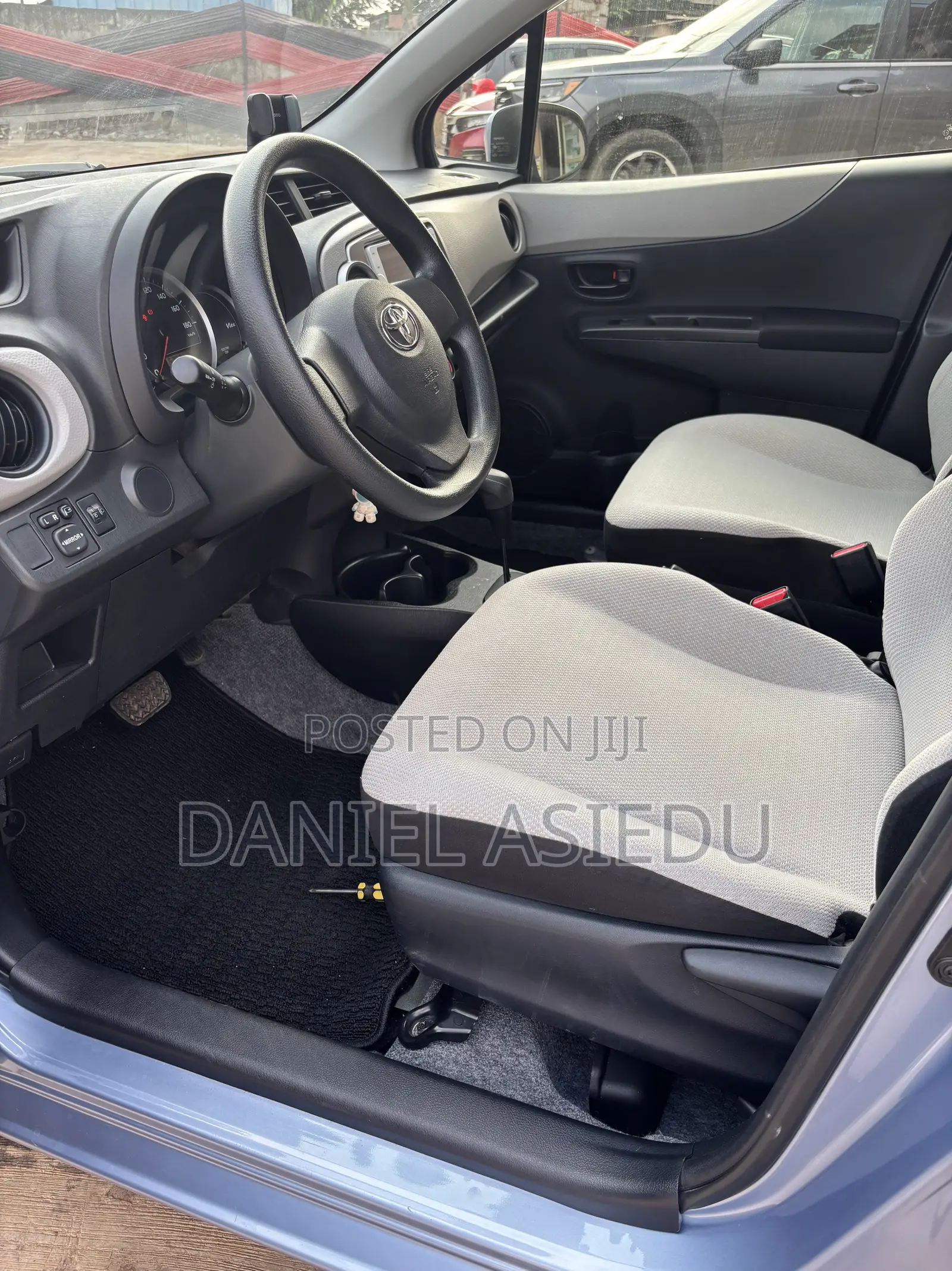 Toyota Vitz 1.3 AWD 3dr 2013 Blue