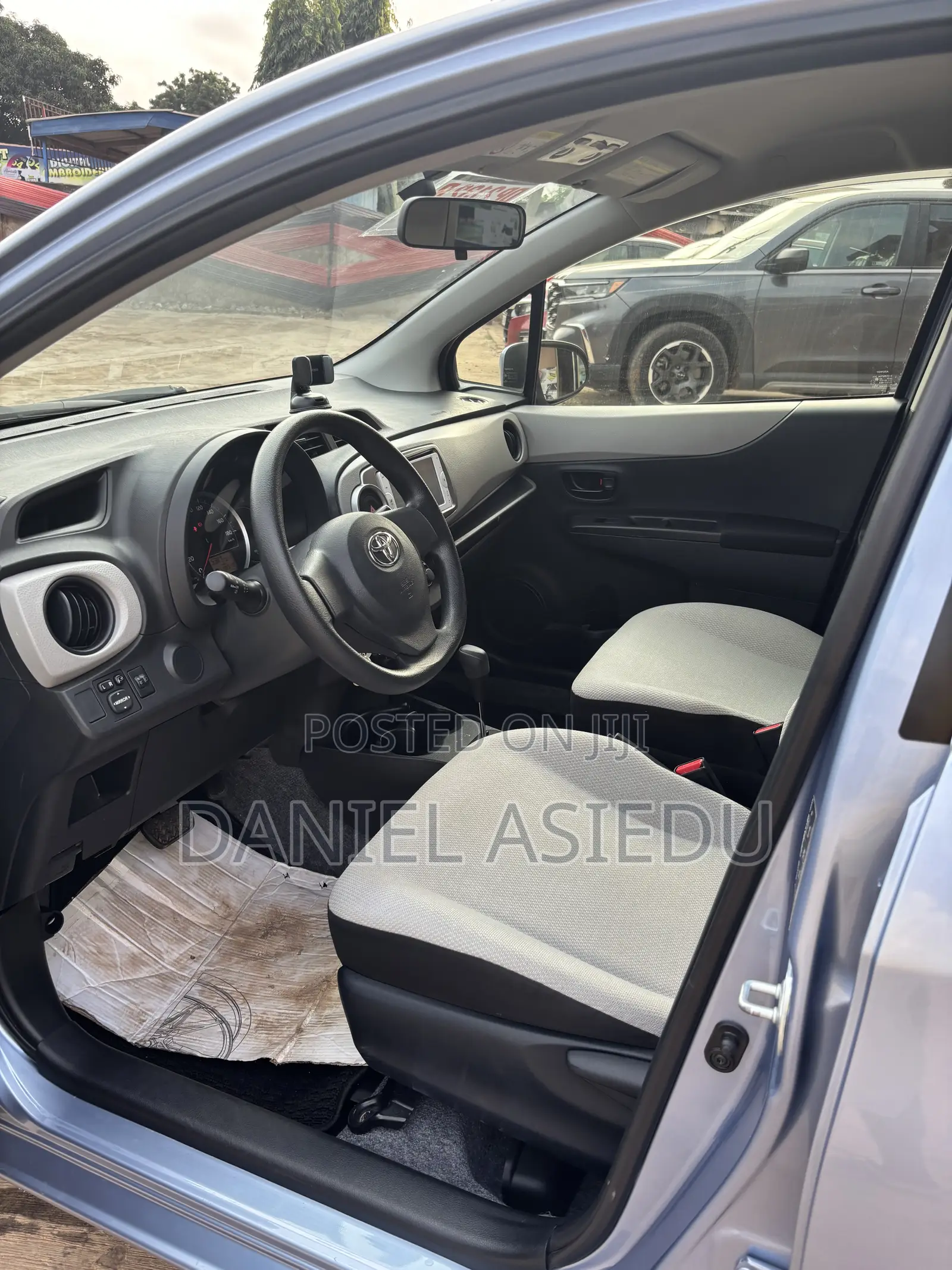 Toyota Vitz 1.3 AWD 3dr 2013 Blue