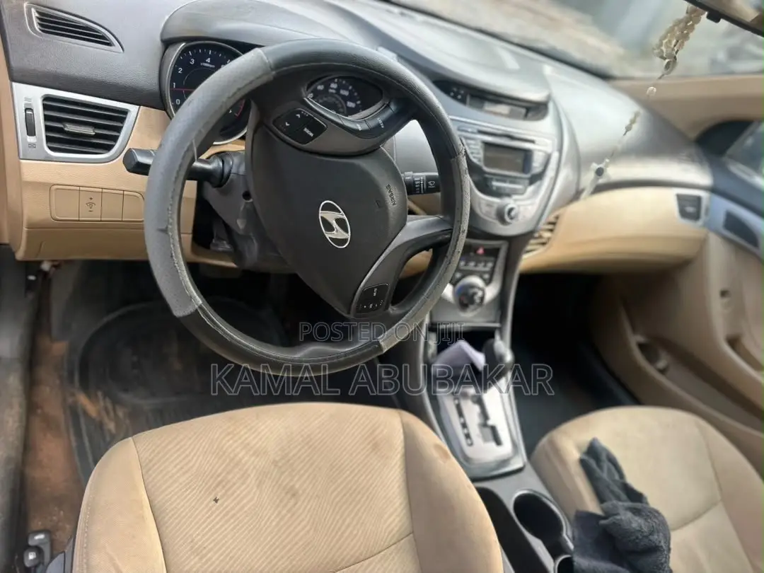 Hyundai Elantra GLS Sedan FWD (1.8L 4cyl 6A) 2013 Gray
